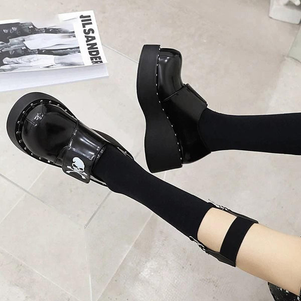 Weak-Kneed Gothic Platform Shoes